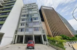 Apartamento de Eduardo Bolsonaro vai a leilão no Rio após dívida de financiamento