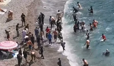 Barco com 62 migrantes chega a praia na Espanha e aumenta pressão sobre governo