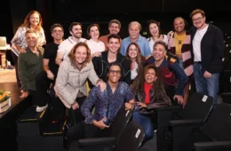 Elenco de ‘Quem Ama Cuida’ prestigia Rodrigo Fagundes em estreia de peça no Rio