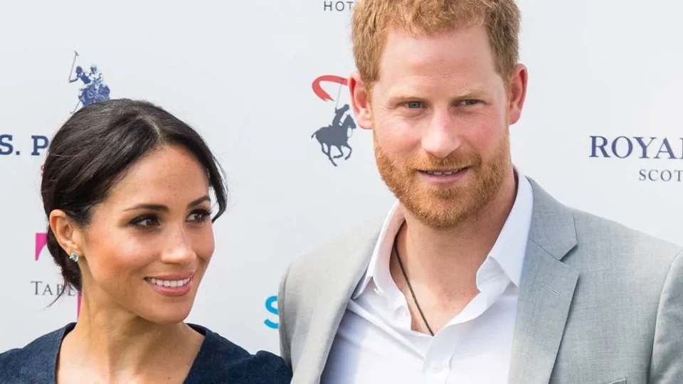 Harry e Meghan são aconselhados a ‘sumir’ após fracasso de filme