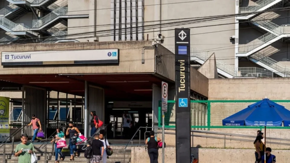 Agora: Falha no metrô da Linha Azul afeta linhas Vermelha e Amarela