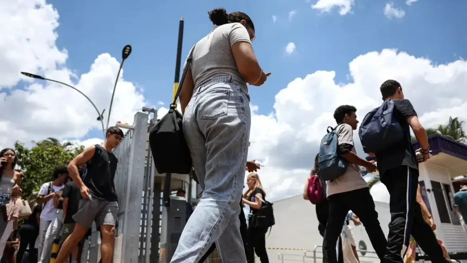 Encceja 2026 ensino médio: cartão de inscrição liberado hoje