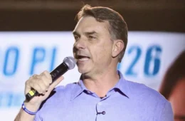 Flávio Bolsonaro encurta distância para Lula no tempo de TV