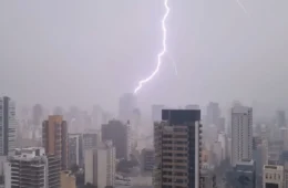 Ventania de até 100 km/h coloca São Paulo em alerta; Defesa Civil monta gabinete de crise