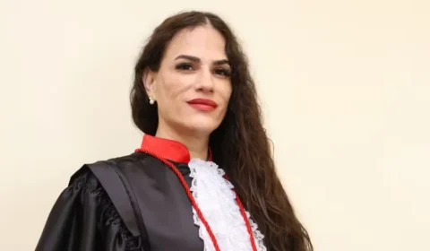 Fabi Diniz faz história e se torna a primeira mulher trans a ingressar na carreira de promotora de Justiça no Brasil