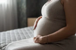 Mulher que engravidou após pagar por laqueadura será indenizada pela Justiça