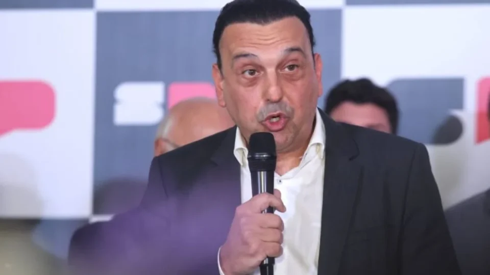 Empresa ligada ao irmão de Felicio Ramuth é alvo de questionamentos após contratos milionários com prefeituras