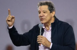Haddad cobra rigor na renovação da Enel e chama Flávio Bolsonaro de “risco para o país”
