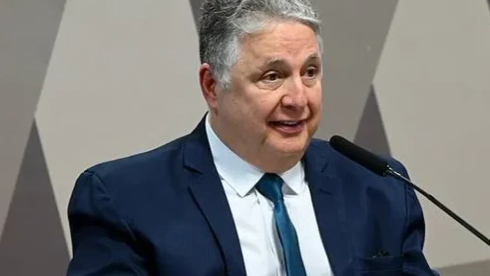 TSE derruba restrições e devolve a Garotinho direito de usar fundo eleitoral e aparecer na propaganda
