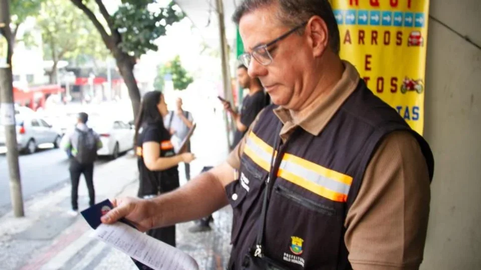 Prefeitura de BH retira quase três toneladas de materiais das ruas do Centro e da Lagoinha em um dia