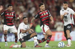 Flamengo reencontra o Vitória em clima de revanche no Maracanã