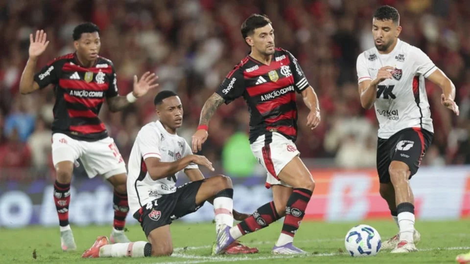 Flamengo reencontra o Vitória em clima de revanche no Maracanã