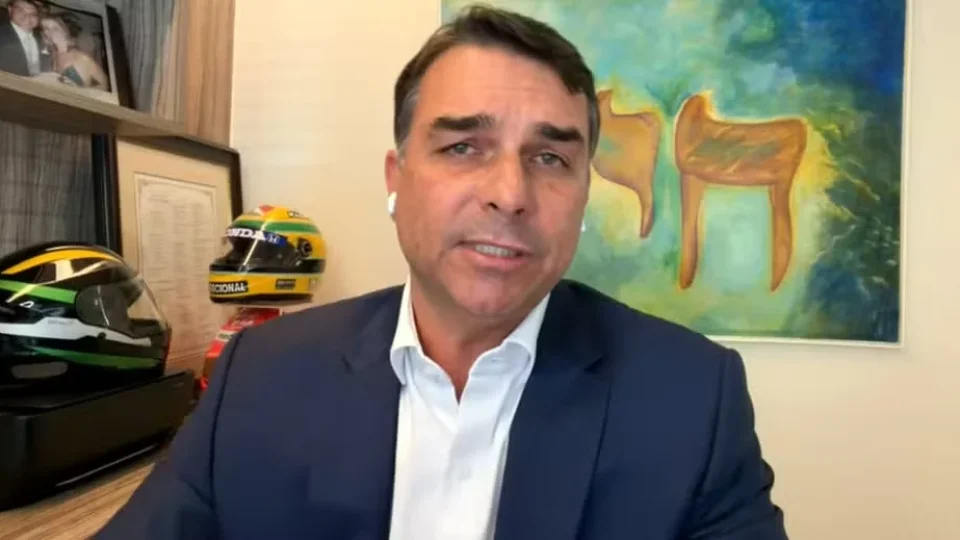 Flávio Bolsonaro pode ficar fora das eleições? O que se sabe até agora sobre a filiação fantasma no Missão