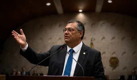 Dino enquadra partidos e mira esquema de emendas que já consome 30% da verba livre da União