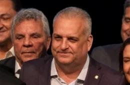Vice de Flávio Bolsonaro é acusado de estupro, reage a acusação e pede à PF prisão de Lindbergh e Soraya