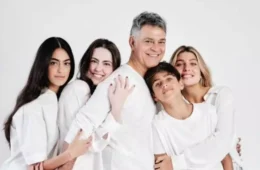 Foto rara de Eduardo Moscovis com os quatro filhos chama atenção nas redes