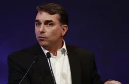 TSE derruba filiação de Flávio Bolsonaro ao Partido Missão e manda investigar caso na PF