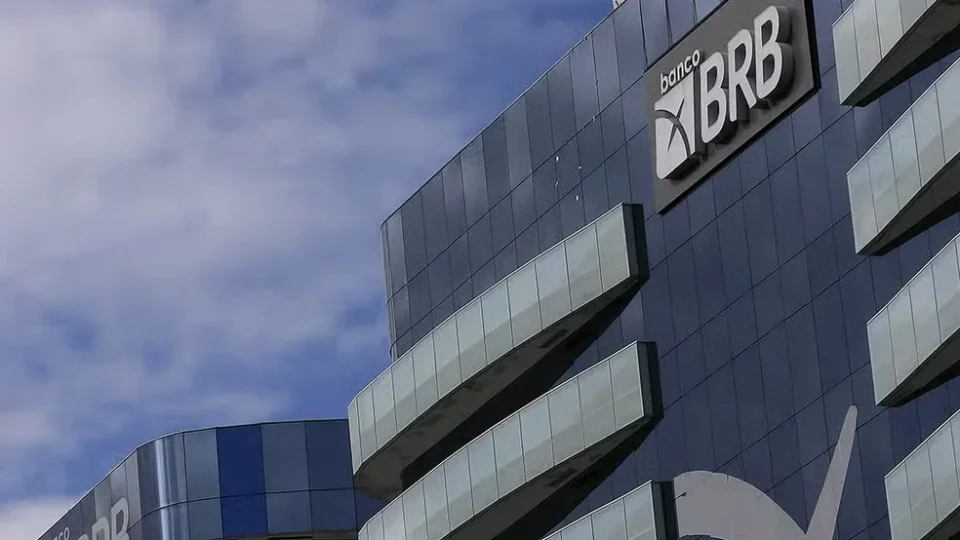 BRB consegue bloquear títulos de fundo ligado ao Banco Master