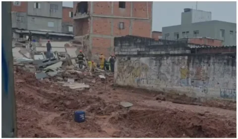 Quatro pessoas são resgatadas após desabamento de prédio em São Bernardo, na Grande SP