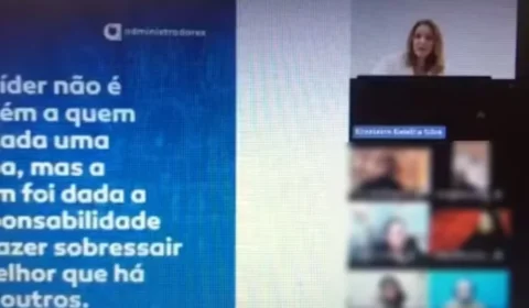 Educadora é afastada após recomendar biografias de Hitler e Mussolini