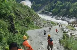Avalanche de lama no Nepal e Tibete provoca fuga desesperada e destrói estruturas