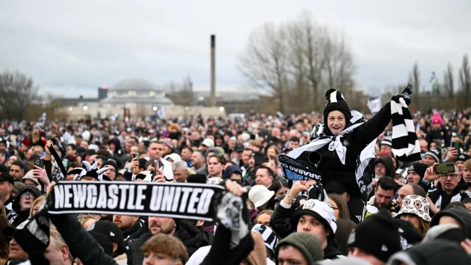 Newcastle x West Bromwich decide vaga na Copa da Liga