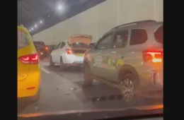 Engavetamento com seis veículos provoca retenção no Túnel Rebouças no Rio