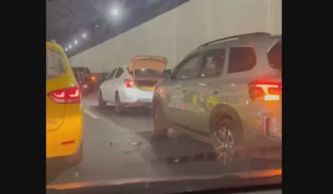 Engavetamento com seis veículos provoca retenção no Túnel Rebouças no Rio