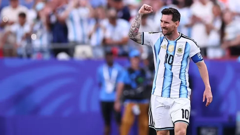 Messi anuncia aposentadoria da seleção argentina após 20 anos