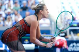 Sabalenka ignora críticas ao look transparente no US Open: “Quem se importa?”