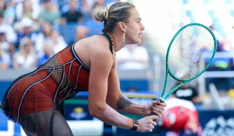 Sabalenka ignora críticas ao look transparente no US Open: “Quem se importa?”