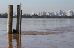Chuva volta ao RS com risco de granizo isolado enquanto Guaíba mantém queda lenta