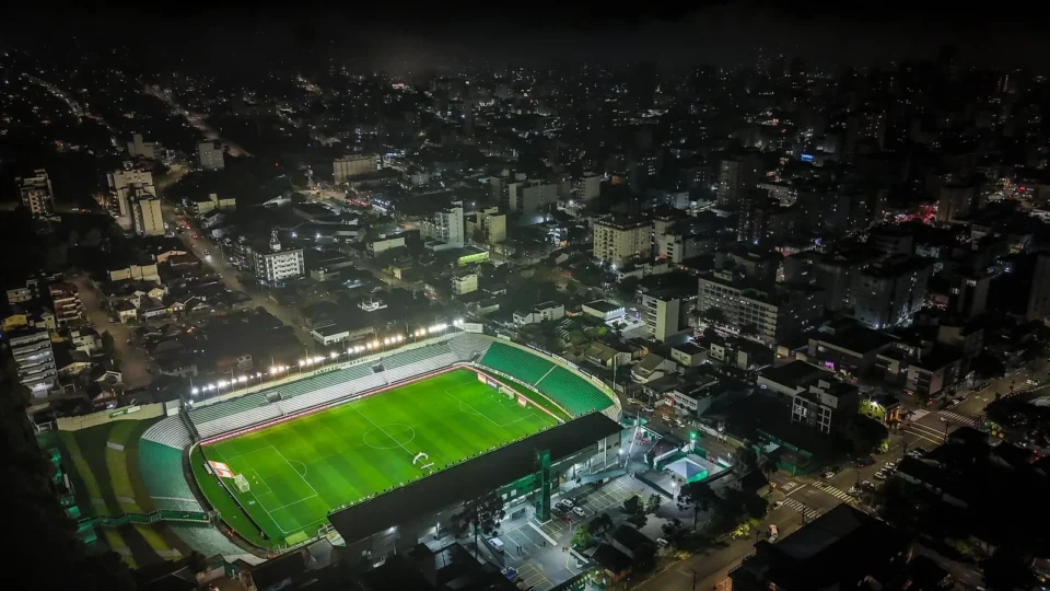 Juventude enfrenta CRB às 19h30 para assumir liderança da Série B