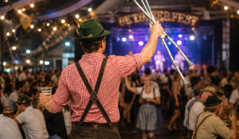 “Estava dançando”: Justiça mantém justa causa de funcionário flagrado na Oktoberfest