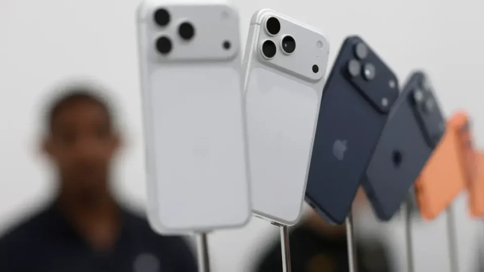 Apple prepara iPhone dobrável e iPhone 18 Pro com preços que podem passar de R$ 10 mil