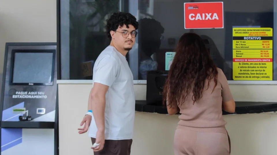 “Meu coração está mais calmo”, diz pai de professor que recebeu alta após ser esfaqueado em Manaus