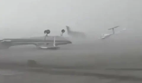 Tempestade vira aviões e fecha aeroporto no norte da Itália