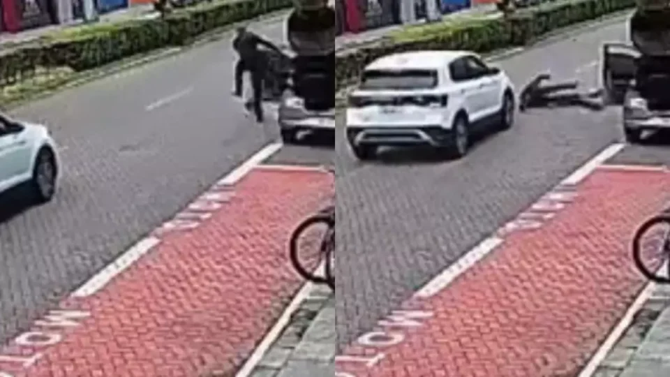 Jovem é atropelado após porta de carro derrubá-lo de patinete no litoral de SP; vídeo mostra acidente