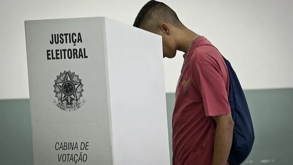 Número de jovens eleitores cai 22% em 16 anos; cerca de 9,2 milhões devem votar em 2026