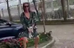 Mulher é presa após ser filmada sacudindo cachorro em condomínio no Recreio