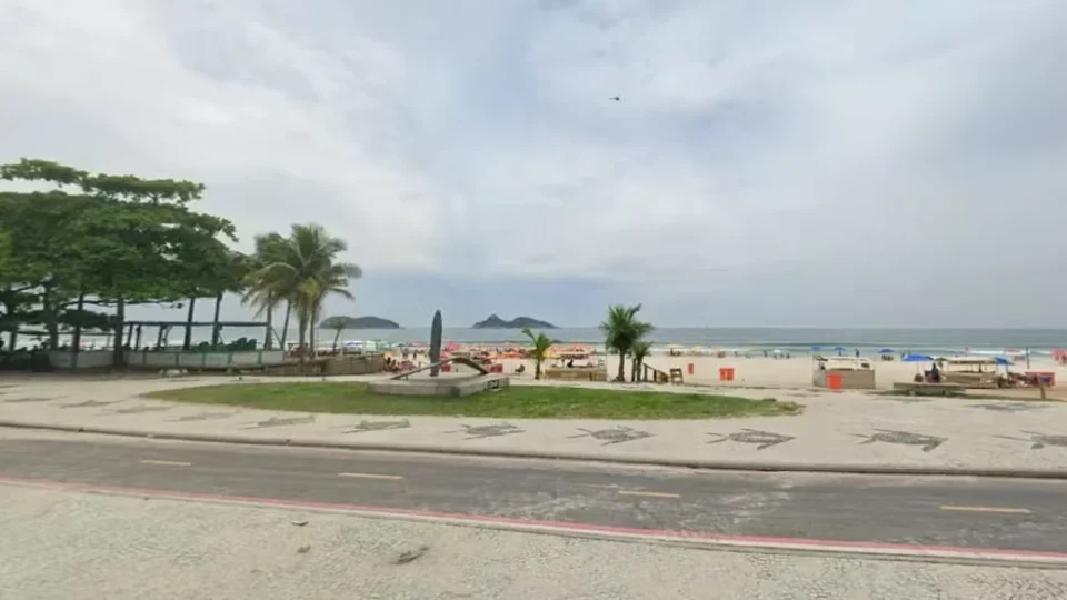 Ventania deixa dez banhistas em apuros e provoca resgate no Rio