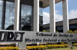 Mãe acusada de dopar e matar filha com cabo de computador vai a júri no DF