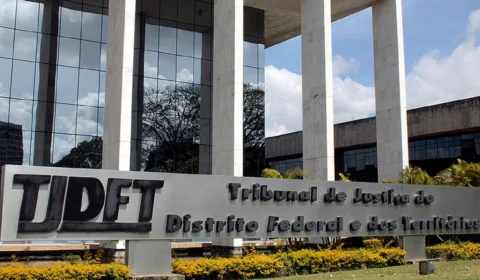 Mãe acusada de dopar e matar filha com cabo de computador vai a júri no DF