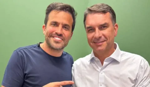Flávio Bolsonaro faz aceno a Marçal e transforma eleição em plebiscito contra o PT