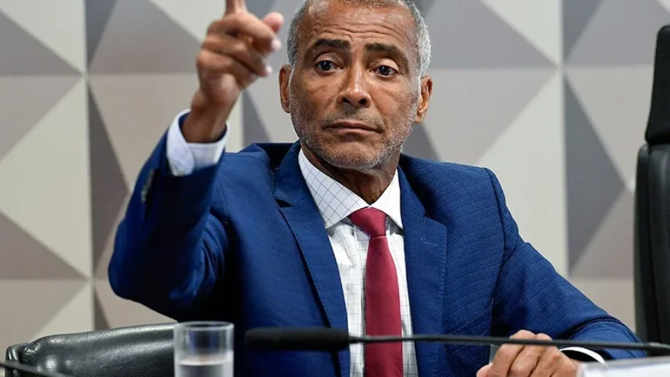 Romário tenta barrar penhora de salário no Senado e diz que medida compromete sua sobrevivência