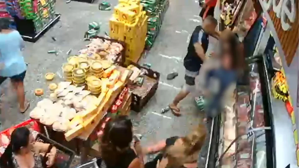 Mulher é morta a facadas em supermercado na zona norte de São Paulo