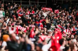 Arsenal x Coventry abre Premier League em clima de contraste