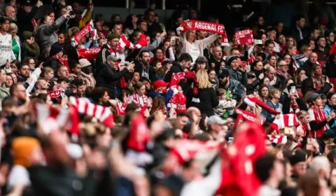 Arsenal x Coventry abre Premier League em clima de contraste