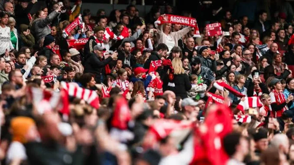 Arsenal x Coventry abre Premier League em clima de contraste
