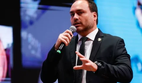 Carlos Bolsonaro racha direita em Santa Catarina
